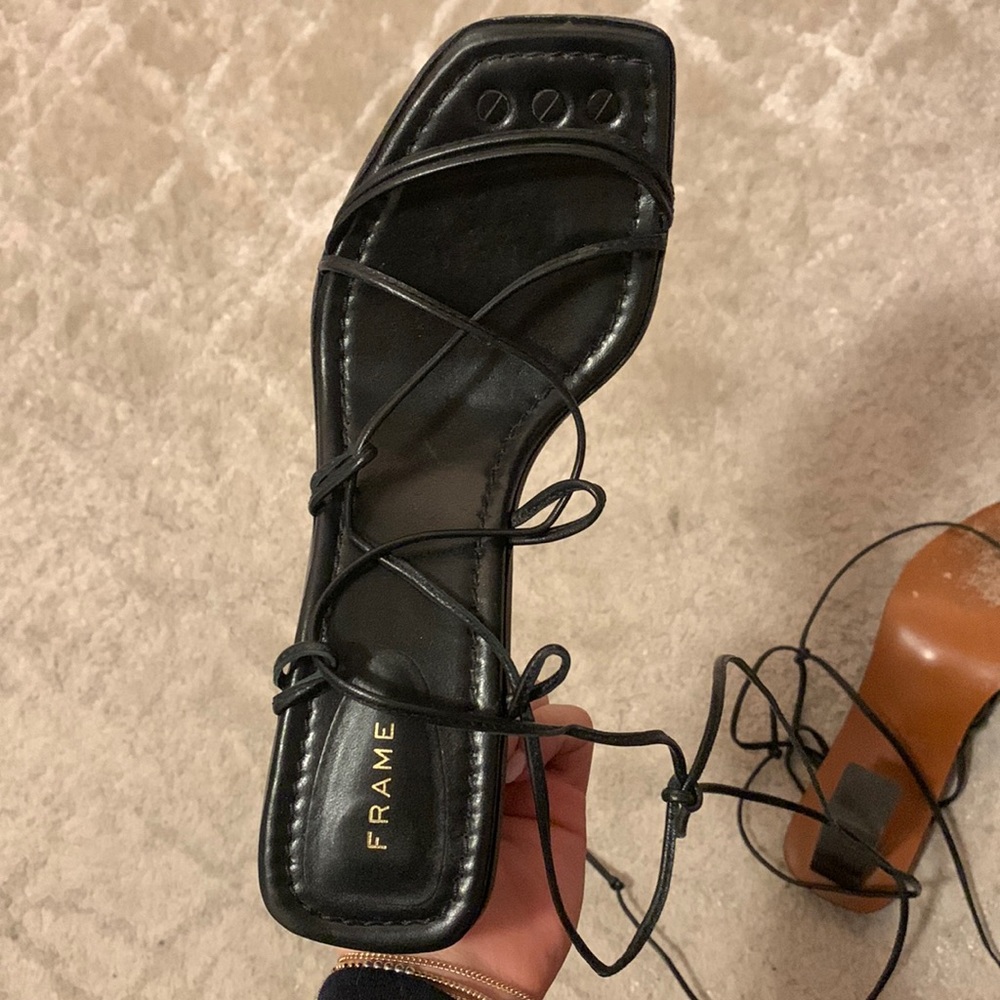 COPY - FRAME Le Doheny Strappy Sandal (black)
